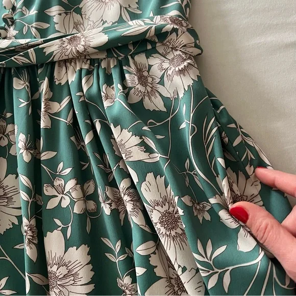 Gal Meets Glam Shannon Dress in Jade / Ivory - Picture 10 of 16